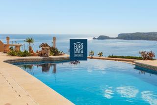 Maison à Puerto. Villa amara, una joya mediterránea en cuesta san antonio con una