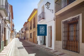 Apartament a Gata de Gorgos. Apartamento recientemente reformado a la venta en el centro de g