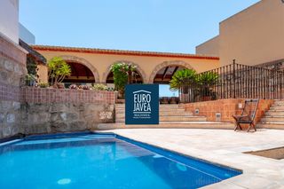 Casa a Centro Ciudad. Majestuosa casa en el casco antiguo, jávea con patio mediterráne