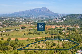 Casa a Partida Comunes-Adsubia. Casa de campo tradicional con tosca original y 17.000 m cerca de