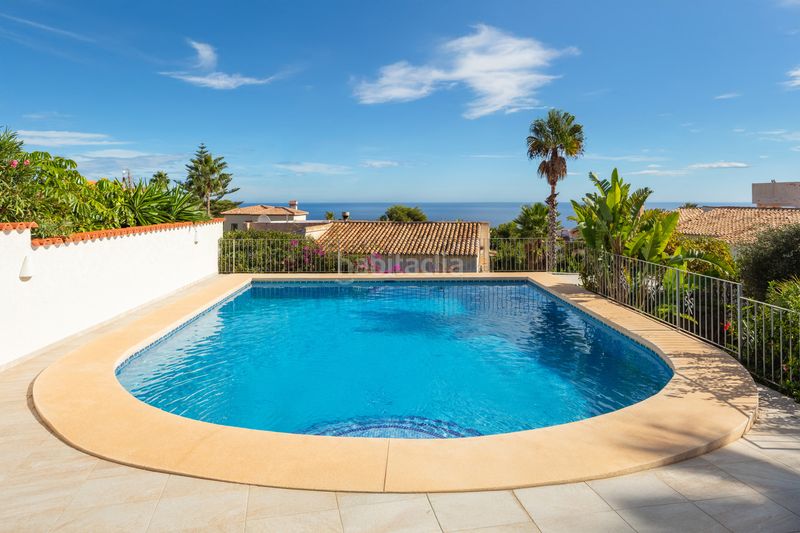 Foto da3a3ec8-8f73-43f7-b669-7147ac107d07. Casa amb piscina a Portichol-Balcón al Mar Xàbia