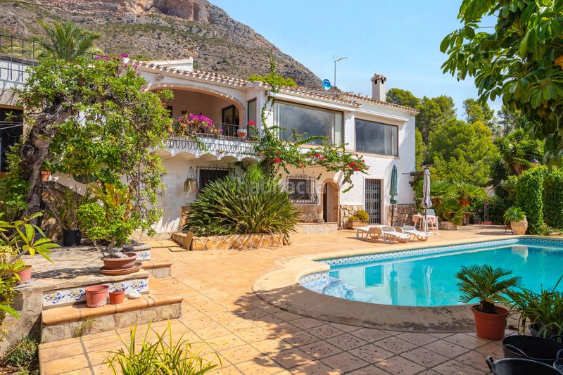 Foto 5a4fdaa5-f5b8-4e0b-8e0c-b9fd49ed5113. Casa amb calefacció aparcament piscina a Montgó - Ermita Xàbia
