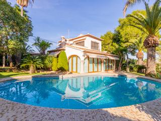 Casa in Cap Martí - El Tossalet - Pinomar. Villa estilo mediterráneo a la venta en  jávea , en la zona de a