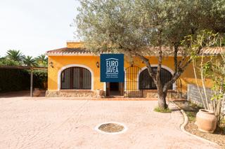 Casa en Montañar-El Arenal. Villa recientemente reformada a un paso de la playa del arenal
