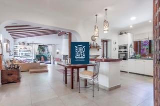Casa a Puerto. Encantadora villa tradicional en venta en la zona de plana de já