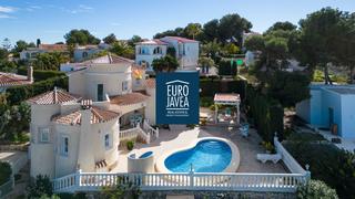 Casa a Portichol-Balcón al Mar. Encantadora villa en venta cerca de la playa del arenal con vist