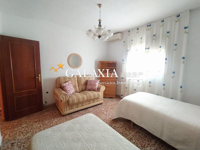 Foto a30b46e2-44d5-4a3d-b1d5-d1bec6e50506. Casa amb calefacció aparcament piscina a La Dehesa de Moratalaz Illescas