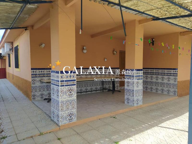 Foto aeb63997-e646-4e44-81f7-a1fb8db3333a. Casa amb calefacció aparcament piscina a La Dehesa de Moratalaz Illescas
