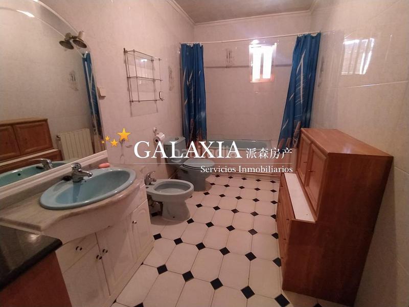 Foto b48376e5-2fd4-4f13-9738-435b53bd2946. Casa amb calefacció aparcament piscina a La Dehesa de Moratalaz Illescas