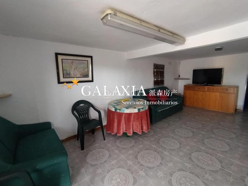 Foto f745d6e3-9b84-4419-938e-918f556d024f. Casa amb calefacció aparcament piscina a La Dehesa de Moratalaz Illescas