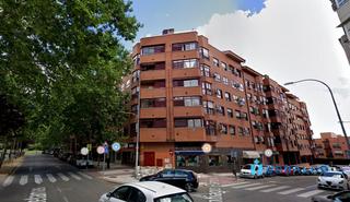 Lloguer Pis  Las retamas. 3 dormitorios, 2 baños, garaje, padel y piscina