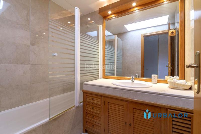 Foto f7fc8b4e-2cf6-437f-b45f-c3bd2adac489. Dúplex duplex de dos dormitorios con terraza en Parque Oeste-Fuente Cisneros Alcorcón