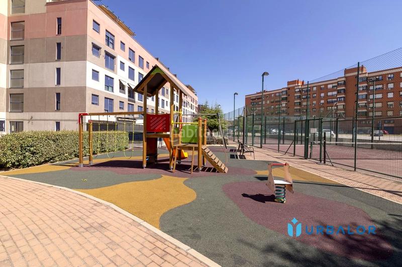 Foto 391b0b2a-4a54-4cb3-8e58-36e30814c4e9. Apartamento piso de un dormitorio garaje trastero pádel y piscina en Fuenlabrada