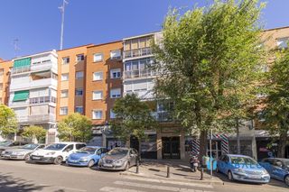 Etagenwohnung  Calle valladolid. Piso 3 dorm, 1 baño, terraza. ascensor.