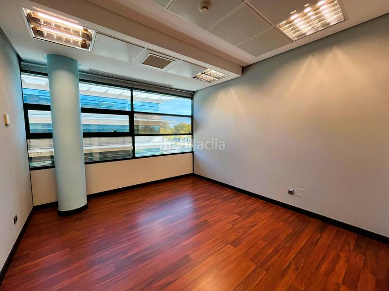 Foto 1b9901fe-2f0b-46f4-8602-1c285ff3ba7a. Lloguer oficina amb calefacció aparcament a El Pinar-Punta Galea Rozas de Madrid (Las)