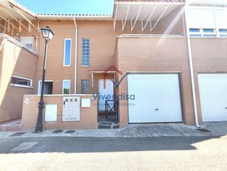 Affitto Casa a schiera  Río ungría. Chalet en alquiler con patio, garaje y 3 dormitorios en torija.