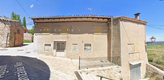 Maison jumelée à Atienza. Casa de pueblo con patio y tejado nuevo en atienza para reformar