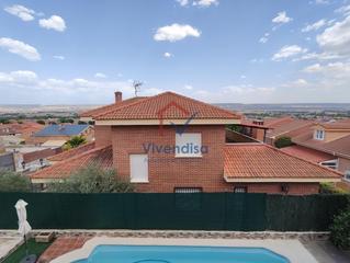 Chalet  Encinas. Con piscina, espacioso jardn, piscina y vistas espectaculares e