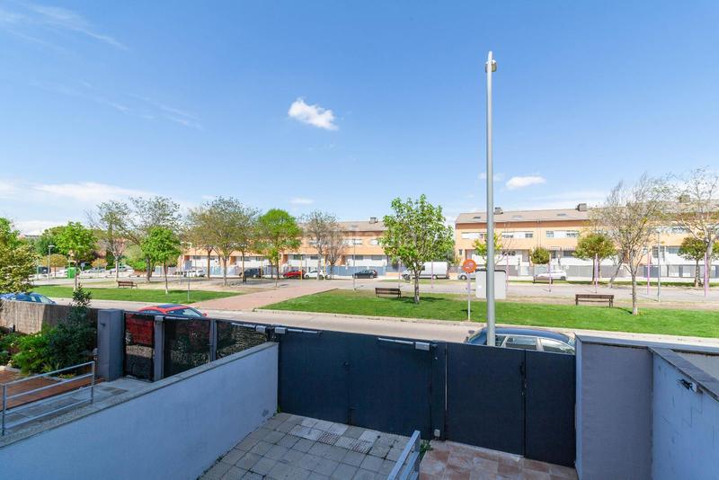 Foto b32be1a4-86a7-4cdd-920e-1c0582a2b536. Maison jumelée avec chauffage parking dans Las Lomas-Salinera-La Muñeca Guadalajara