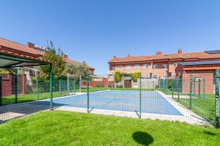 Casa adossada a Ensanche. Zonas comunes ajardinadas con piscina. ensanche de alcalá.