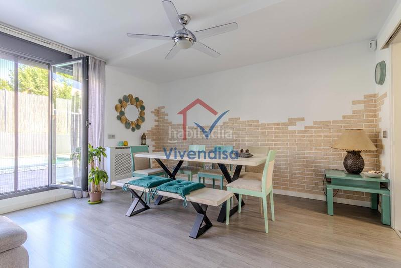 Foto 8cc7d1f8-b366-4d95-adb4-4f5fc96b156c. Casa pareada chalet de esquina con piscina en Cabanillas del Campo