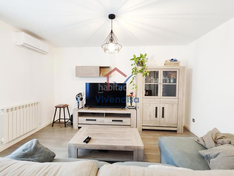 Foto f422f7a9-cdfc-4b3c-9e6c-93d848d5d487. Casa aparellada amb calefacció a Cabanillas del Campo
