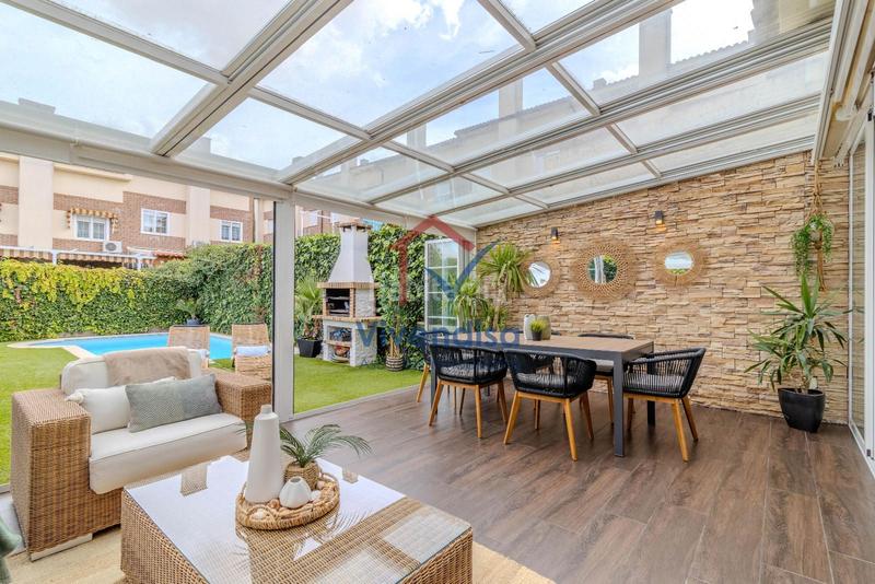 Foto 3d59e5d6-8a2e-4201-9d85-32eb802ac810. Maison jumelée avec chauffage parking piscine dans Aguas Vivas Guadalajara