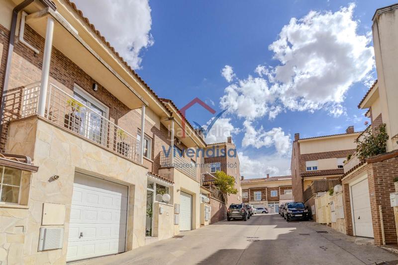 Foto 76231cd1-edea-4ac9-89b7-a6f3c391942b. Maison jumelée avec chauffage parking piscine dans Aguas Vivas Guadalajara