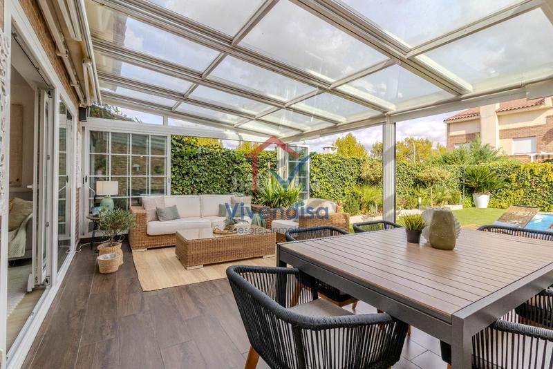 Foto 8b542a40-7a13-4d9b-90e3-283ca8d32f13. Maison jumelée avec chauffage parking piscine dans Aguas Vivas Guadalajara