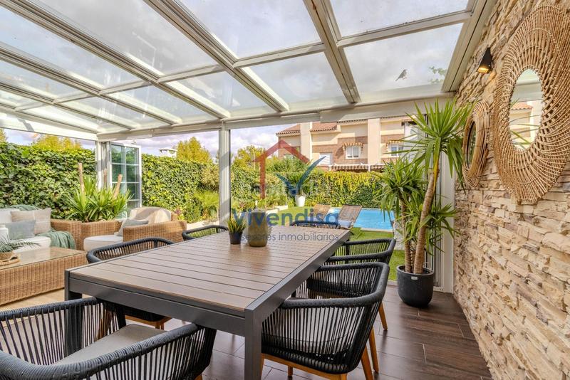 Foto adf5e3dc-8d4e-46c1-a763-7563fc724638. Maison jumelée avec chauffage parking piscine dans Aguas Vivas Guadalajara