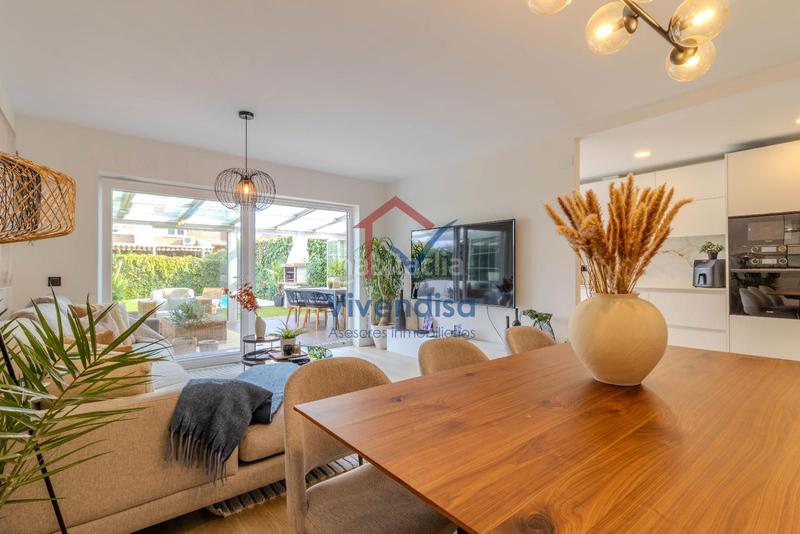 Foto c71b8474-2ab1-4213-ac89-756a7000c373. Maison jumelée avec chauffage parking piscine dans Aguas Vivas Guadalajara