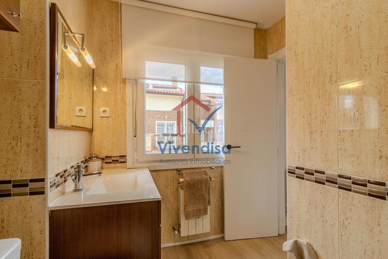 Foto d38480a9-556b-4349-b171-bc48ea89402e. Maison jumelée avec chauffage parking piscine dans Aguas Vivas Guadalajara