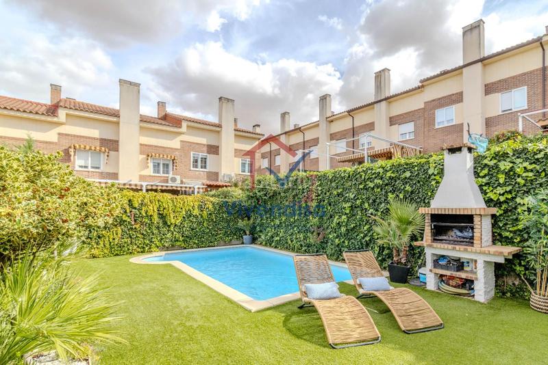 Foto dee8d348-2617-405b-b182-fe377e70b356. Maison jumelée avec chauffage parking piscine dans Aguas Vivas Guadalajara