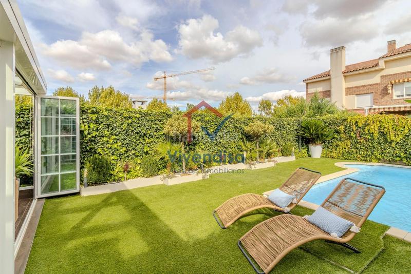 Foto e44b5da8-b017-4a23-b9cc-969de2d132a1. Maison jumelée avec chauffage parking piscine dans Aguas Vivas Guadalajara