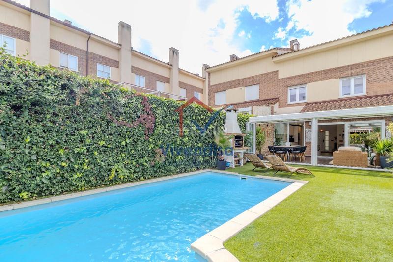 Foto ee61f2ea-4adb-4250-9bb5-ef69af420d0b. Maison jumelée avec chauffage parking piscine dans Aguas Vivas Guadalajara