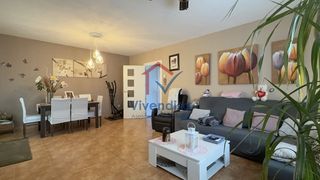 Casa adosada en Cabanillas del Campo. Chalet pareado en cabanillas golf con gran garaje y patio con pé