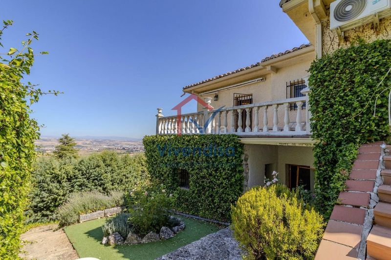 Foto 52d06278-e630-479e-bac7-ed7bee4e4d8e. Xalet amb calefacció aparcament piscina a El Clavín-Valdeluz Guadalajara