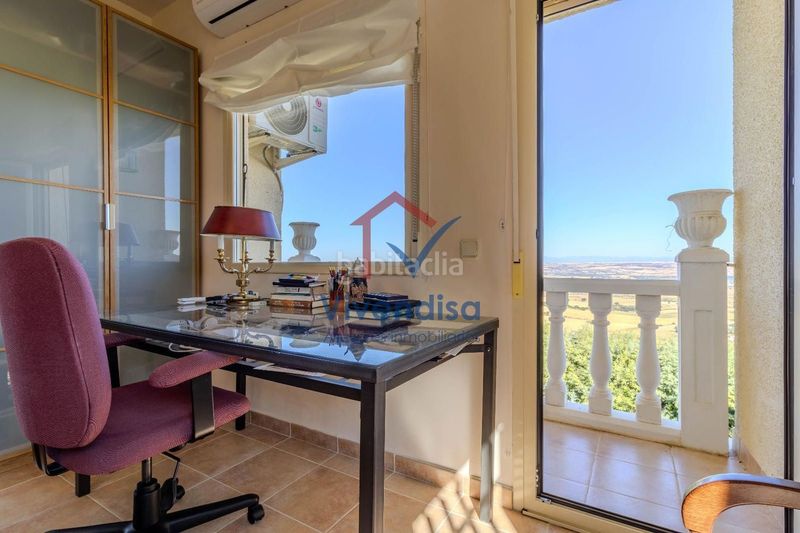 Foto e3acc515-0614-4e48-bb58-d3946fba2faa. Xalet amb calefacció aparcament piscina a El Clavín-Valdeluz Guadalajara