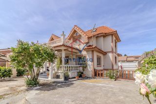 Xalet a Cabanillas del Campo. Chalet independiente de gran amplitud con buhardilla, jardín y g