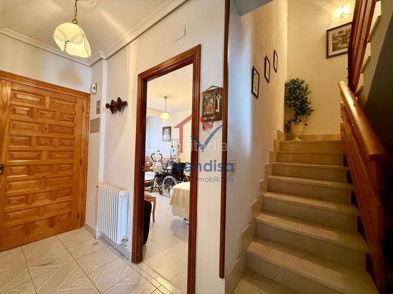 Foto 778600ce-7764-49dd-a662-574848c92107. Casa adossada amb calefacció a Marchamalo
