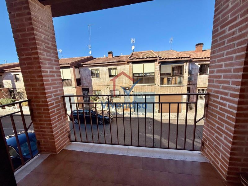 Foto 96a7b15c-0858-4416-9a10-c9a01896d6fe. Casa adossada amb calefacció a Marchamalo
