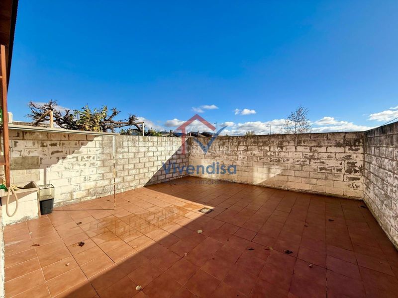 Foto b1d1c2d5-f04a-4396-96b4-53f4f6da6666. Casa adossada amb calefacció a Marchamalo