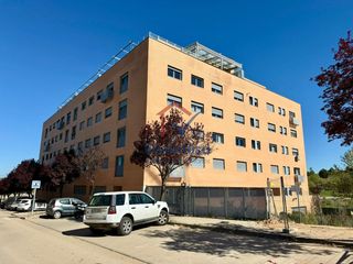 Appartamento  Acebeda. Amplio piso de 4 dormitorios con garaje y trastero en remate de