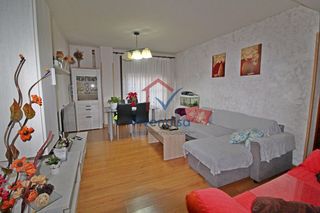 Etagenwohnung  San pedro. Piso con garaje y patio privado en yunquera de henares  2 dormit