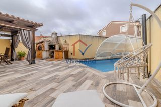 Casa bifamiliare  Acacias. Chalet pareado con piscina cubierta y bodega en calle acacias, c