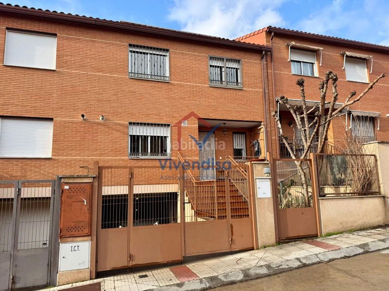 Foto a0aa0fce-78a0-4766-bea0-757581175a26. Casa adossada amb calefacció aparcament a Chiloeches