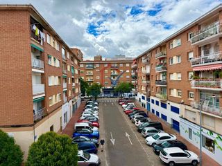 Pis  Doctor fdez. iparraguirre. Amplio piso reformado con garaje y terraza en paseo de las cruce
