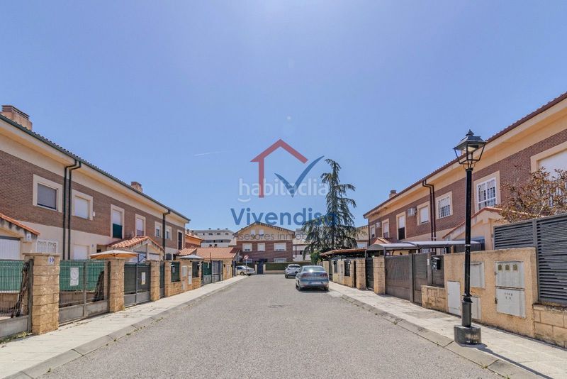 Foto 64a3735a-9af0-40a1-beb6-ad770d9c128a. Casa adossada amb calefacció aparcament a Alovera