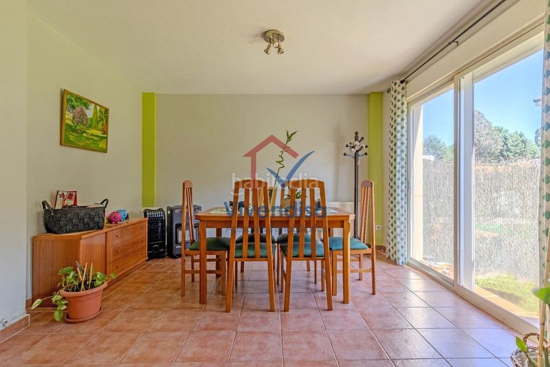 Foto 673179a0-fd86-475e-95c9-7acc2ed945ab. Casa adossada amb calefacció aparcament a Alovera