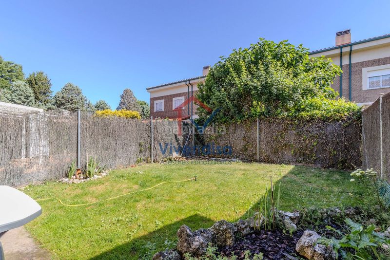 Foto a78b3395-f250-4123-b3b5-b8a8623e9d27. Casa adossada amb calefacció aparcament a Alovera